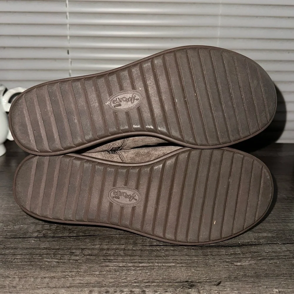 EuroSoft by‎ Sofft Jora Wedge Ankle Faux Suede Bootie Size 7.5 *FLAWS*